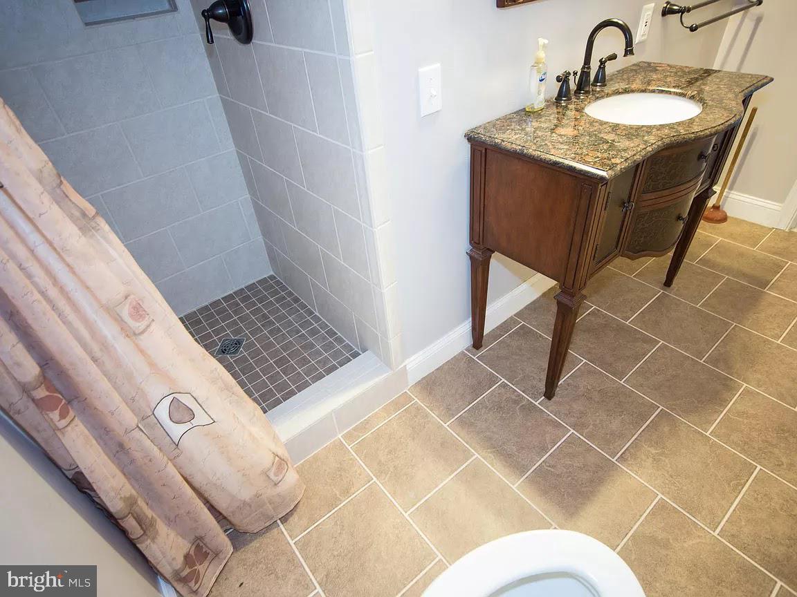 BROYHILL LANGLEY ESTATES - Residential Lease