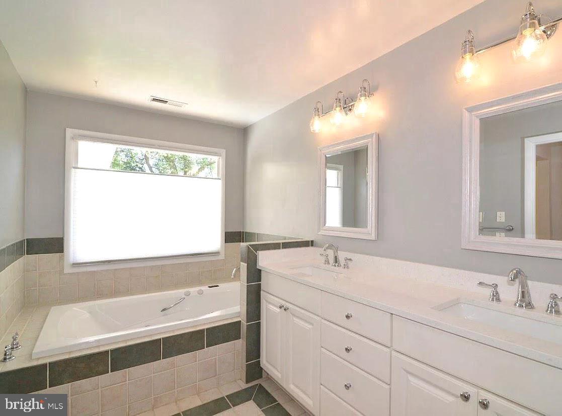 BROYHILL LANGLEY ESTATES - Residential Lease