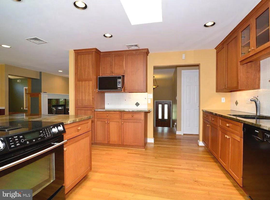 BROYHILL LANGLEY ESTATES - Residential Lease