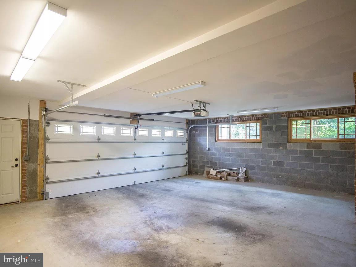 BROYHILL LANGLEY ESTATES - Residential Lease