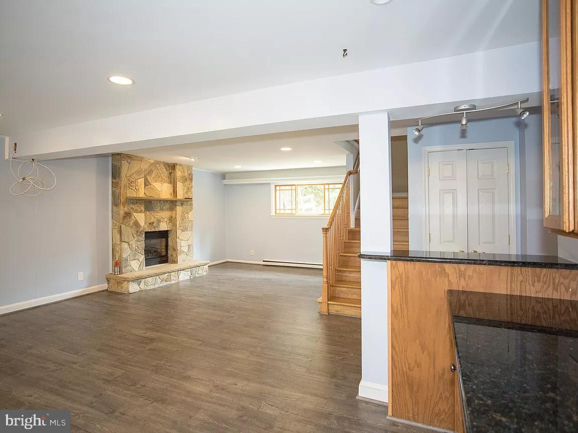 BROYHILL LANGLEY ESTATES - Residential Lease