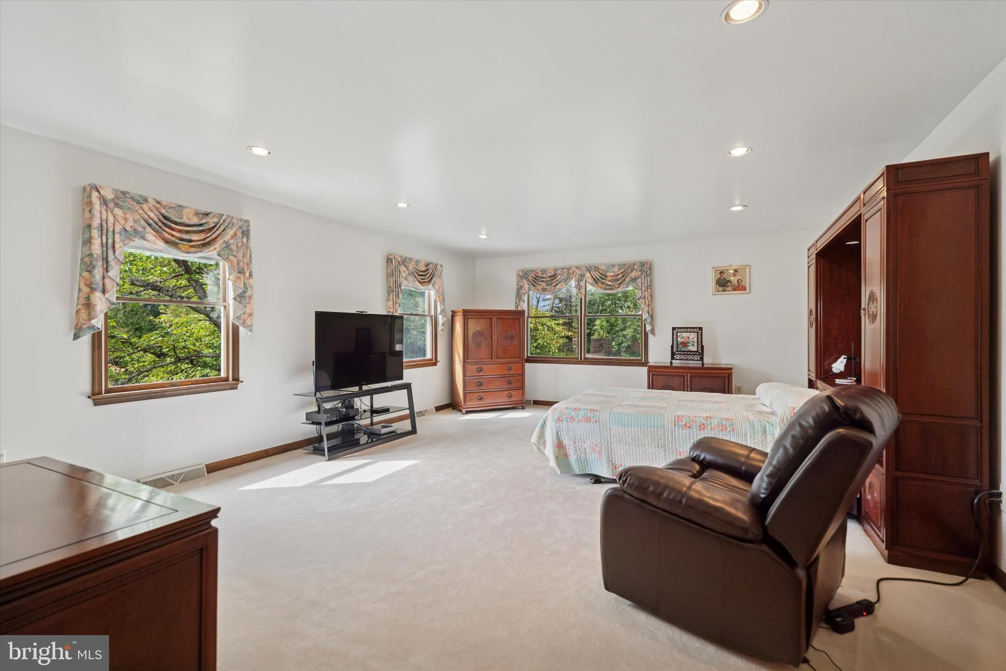 LAFAYETTE HILL - Residential