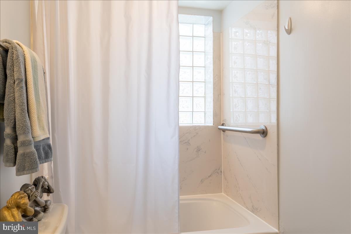 NEW ALEXANDRIA - Residential