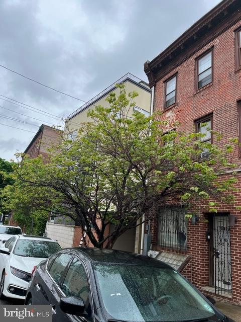 Large triplex. Each of the units has two bedrooms and central air conditioning.
Large yard. Located one half block from Third and Spring Garden Sts..
Close to the Delaware River, Center City Philadelphia and Interstate 95.
Unit A Lease ends 5/31/2024 Rent $1470/month
Unit B Lease renews for a year on 5/1/24 Rent is now $1340/month
Unit C Lease ends 10/31/24 Rent $1500/month