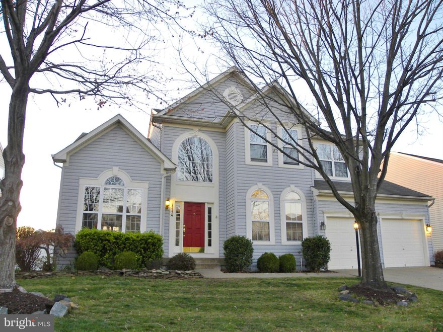 Popluar Barrington Model w/3 Finished Levels*5 Bedroom 3 1/2 Bathrooms*BRAND NEW CARPET THROUGHOUT ENTIRE HOME*BRAND NEW APPLIANCES*Fresh Paint*Great Floorplan offers High Ceilings in Living Room*Waterfall Stairs for easy access to all areas of home*Lovely Kitchen w/Granite, Ceramic Tile*HUGE Family Room w/Gas Fireplace*Spacious Deck*Amazing Basement Bathroom, 5th Bedroom*Fenced Rear Yard