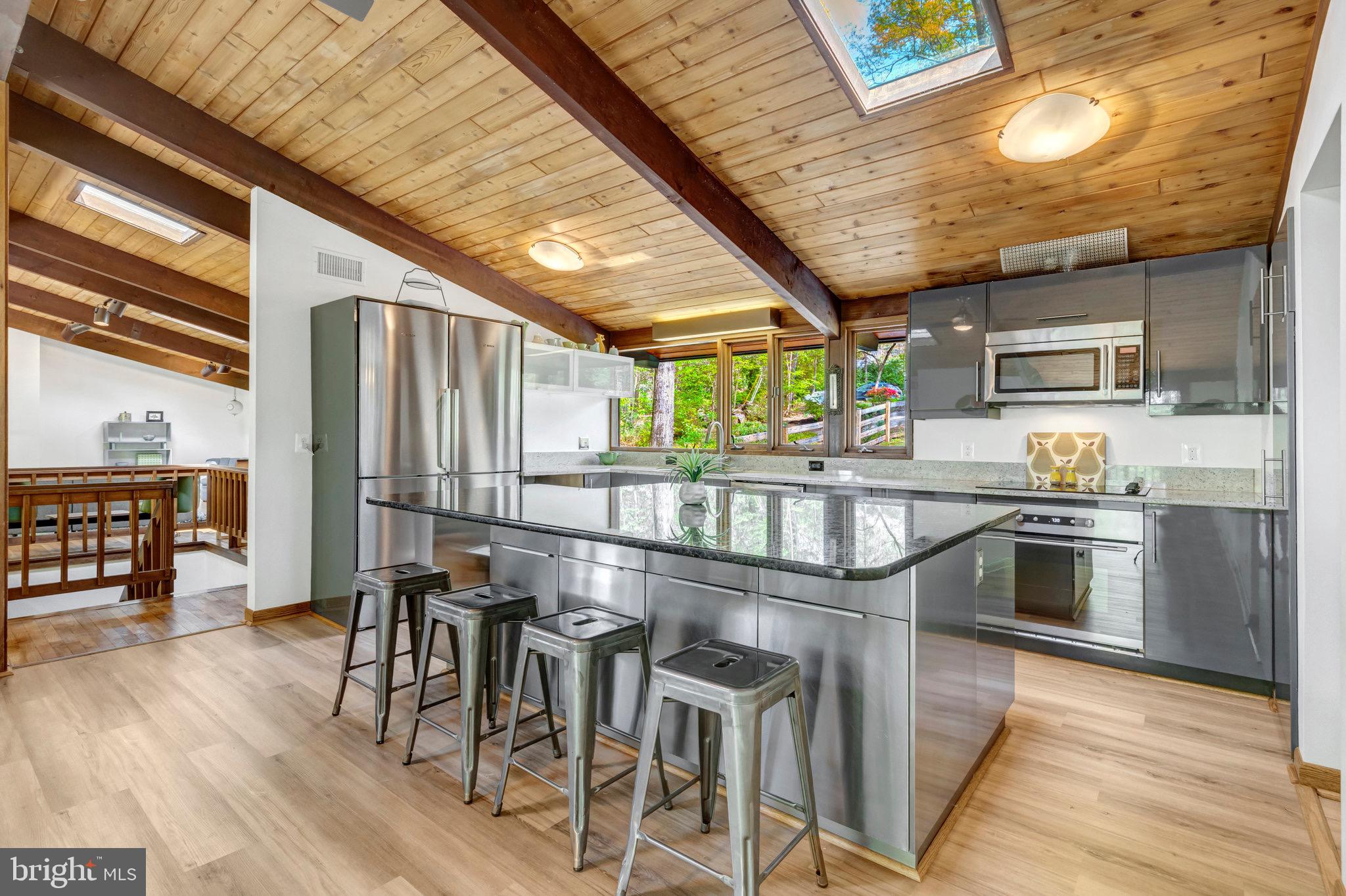 3320 HIGHLAND LANE