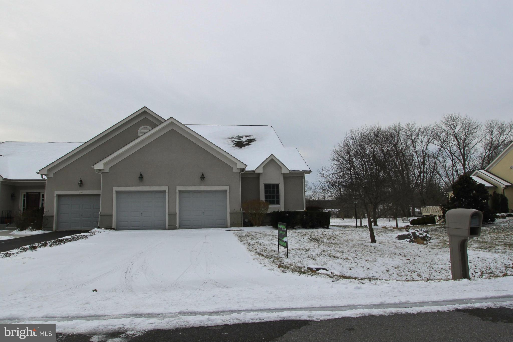 This spacious villa is located in Cress Creek, a highly sought after golf course community with easy access to Sharpsburg, Martinsburg, and Charles Town via Rtes 9 and 340. The enormous open plan kitchen features a wraparound counter with stainless steel appliances and a walk-in pantry. The living room has a gorgeous fireplace, sunroom, and screened-in porch. The master bedroom has another firepla