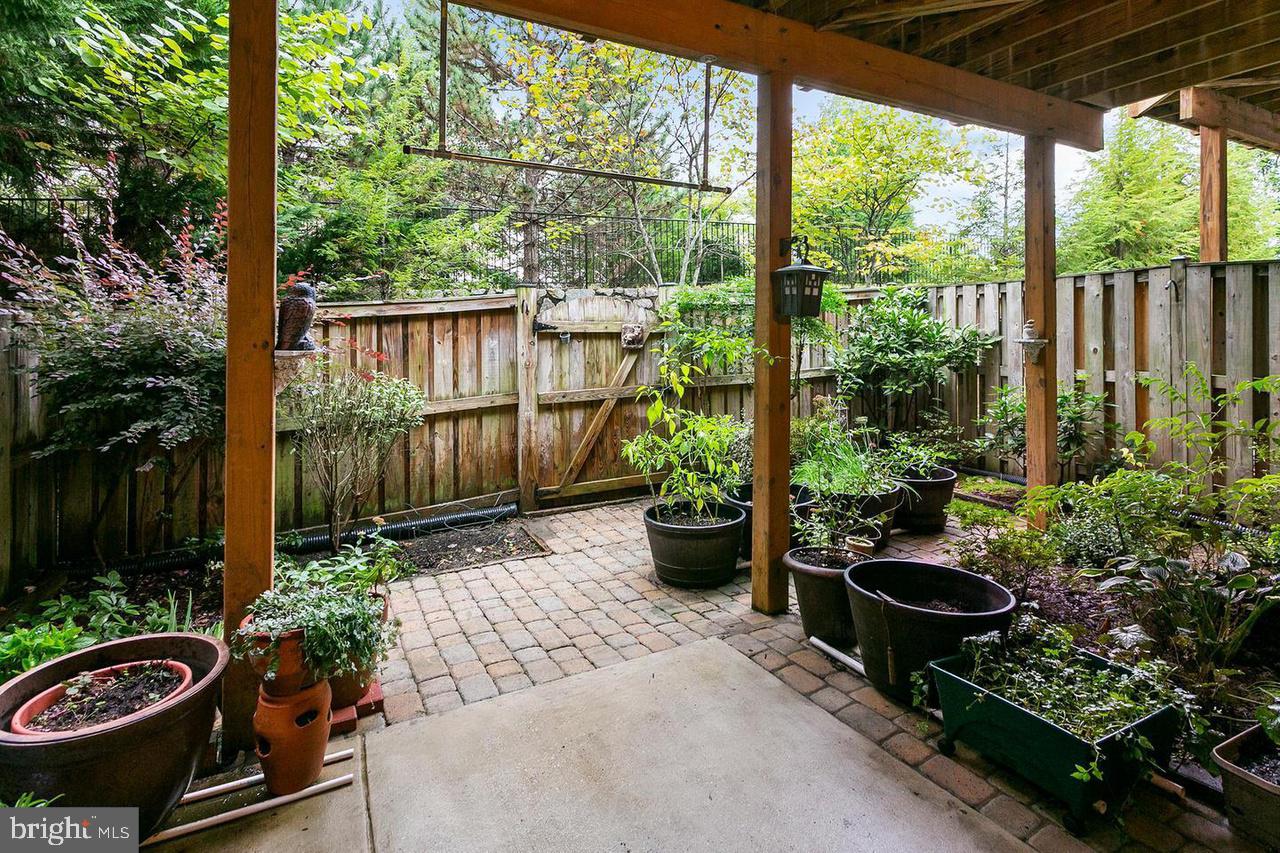 LAUREL RIDGE CROSSING - Residential Lease