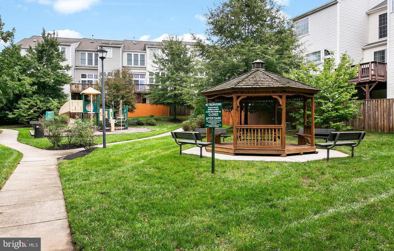 LAUREL RIDGE CROSSING - Residential Lease