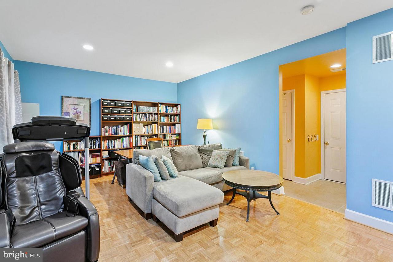 LAUREL RIDGE CROSSING - Residential Lease