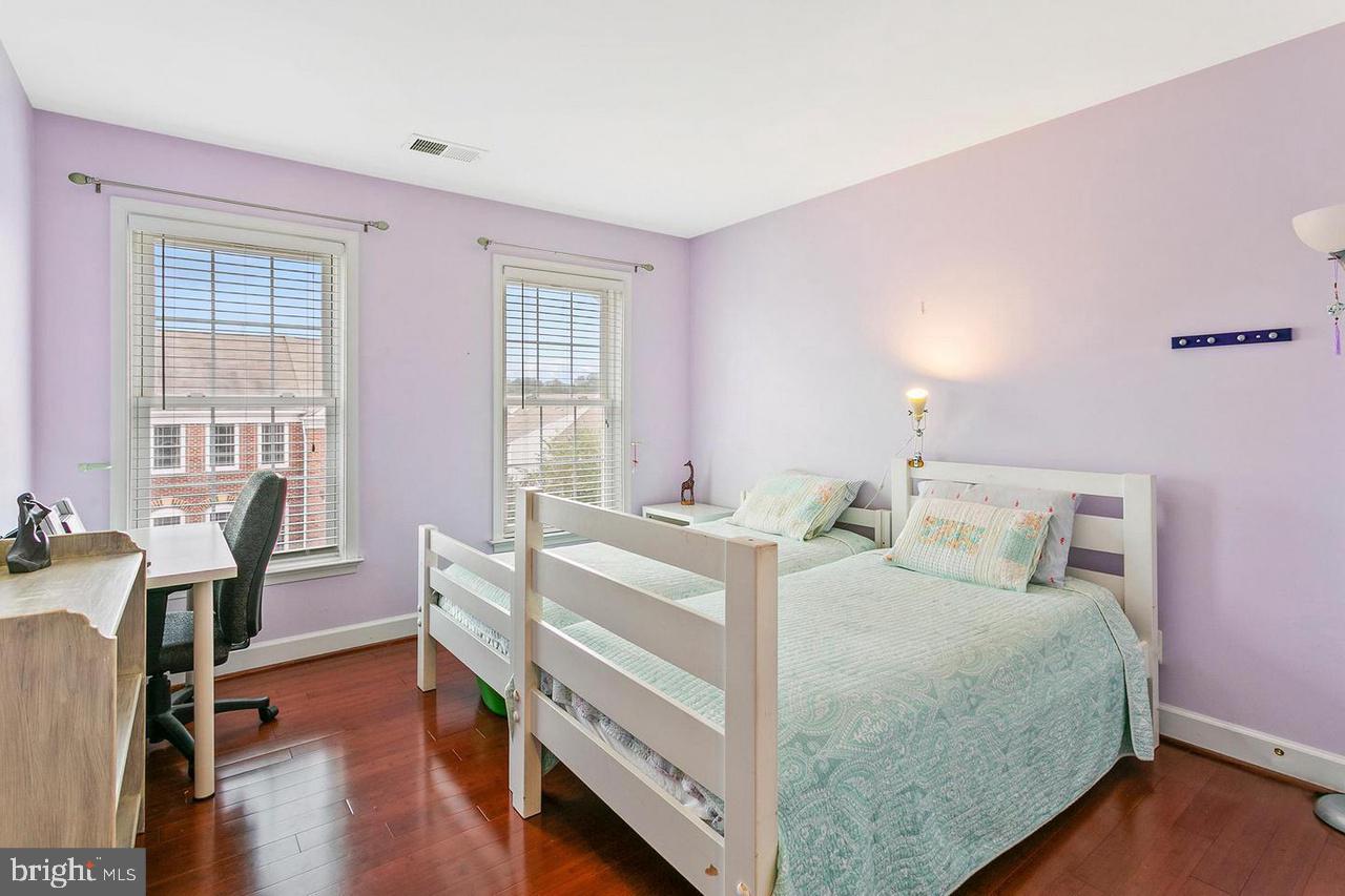 LAUREL RIDGE CROSSING - Residential Lease