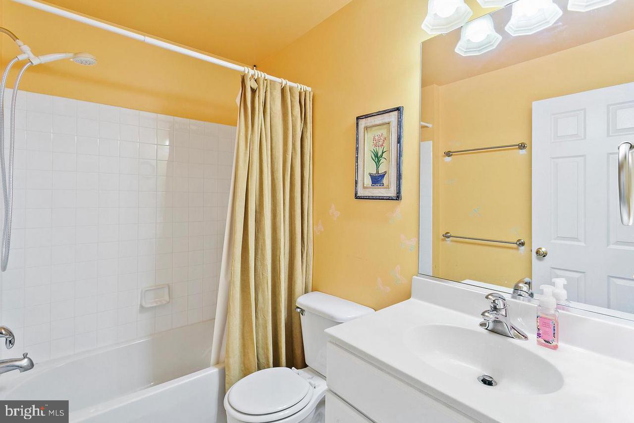 LAUREL RIDGE CROSSING - Residential Lease