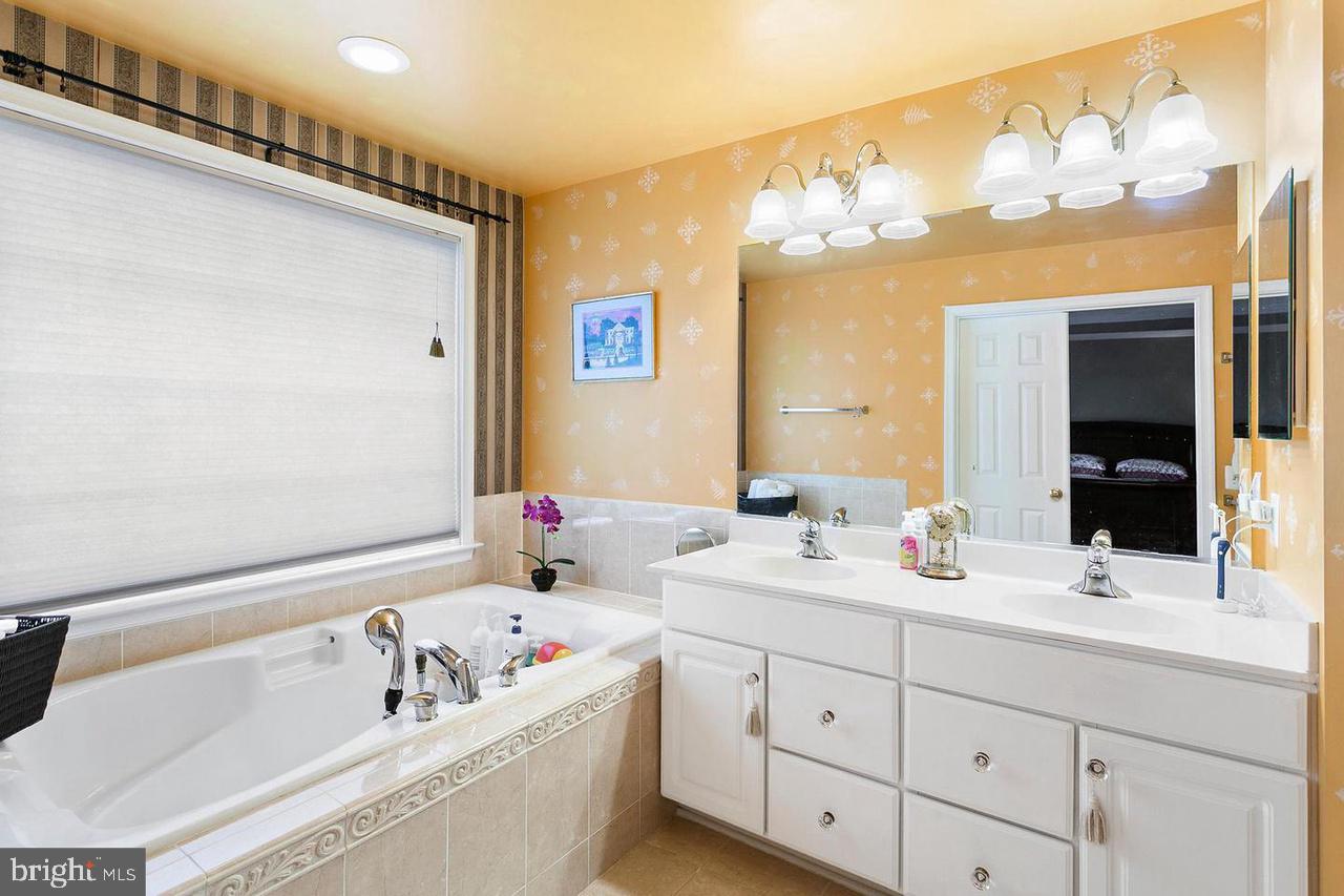 LAUREL RIDGE CROSSING - Residential Lease