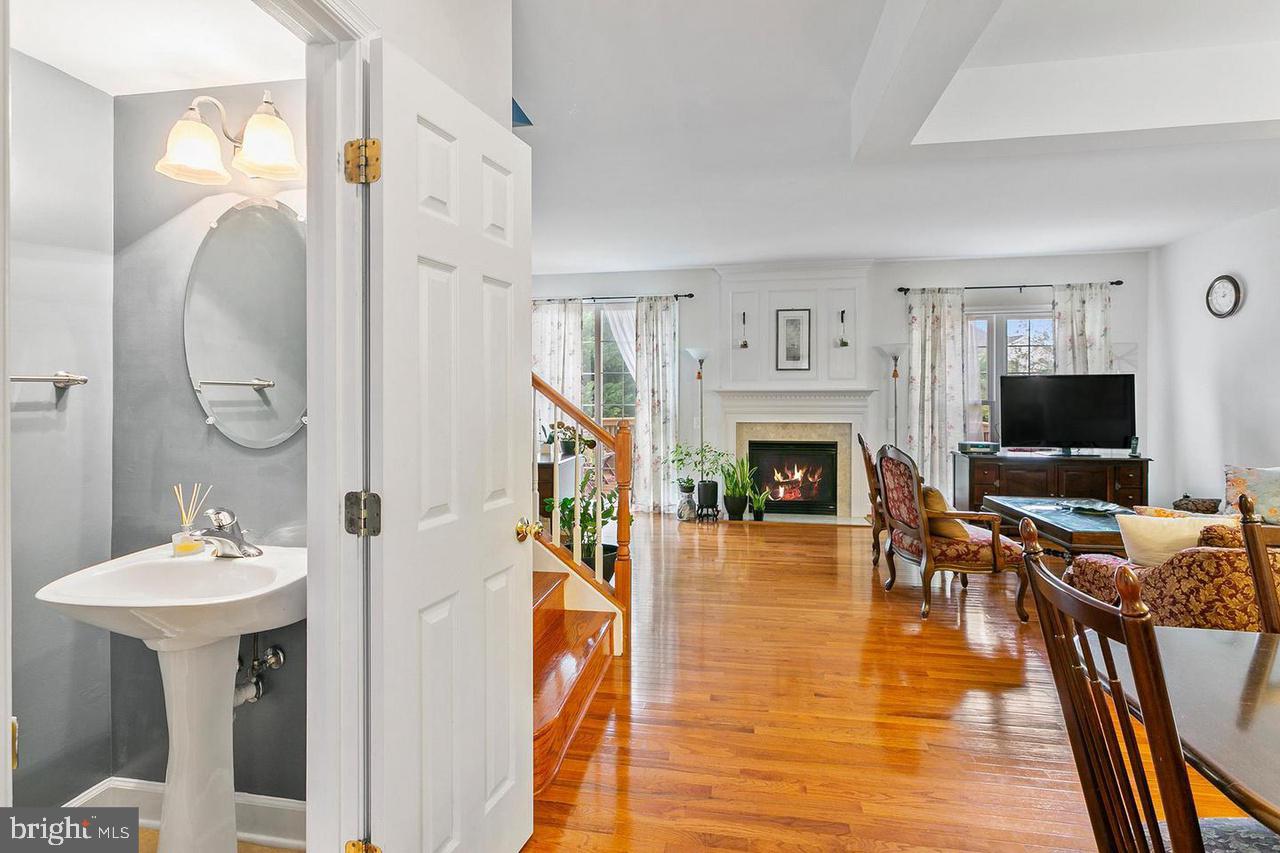 LAUREL RIDGE CROSSING - Residential Lease