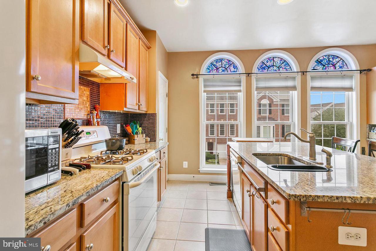 LAUREL RIDGE CROSSING - Residential Lease