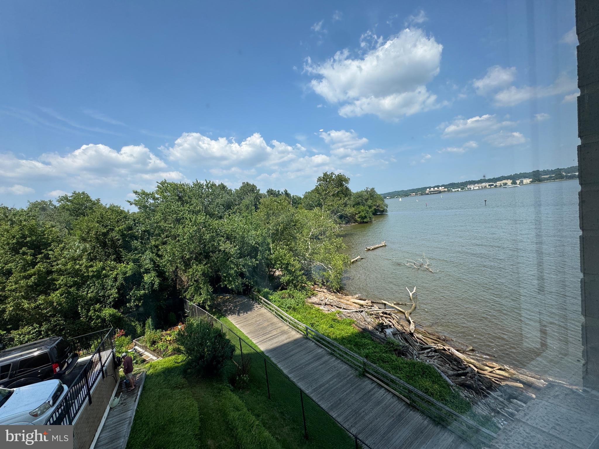 MARINA TOWERS - Residential Lease