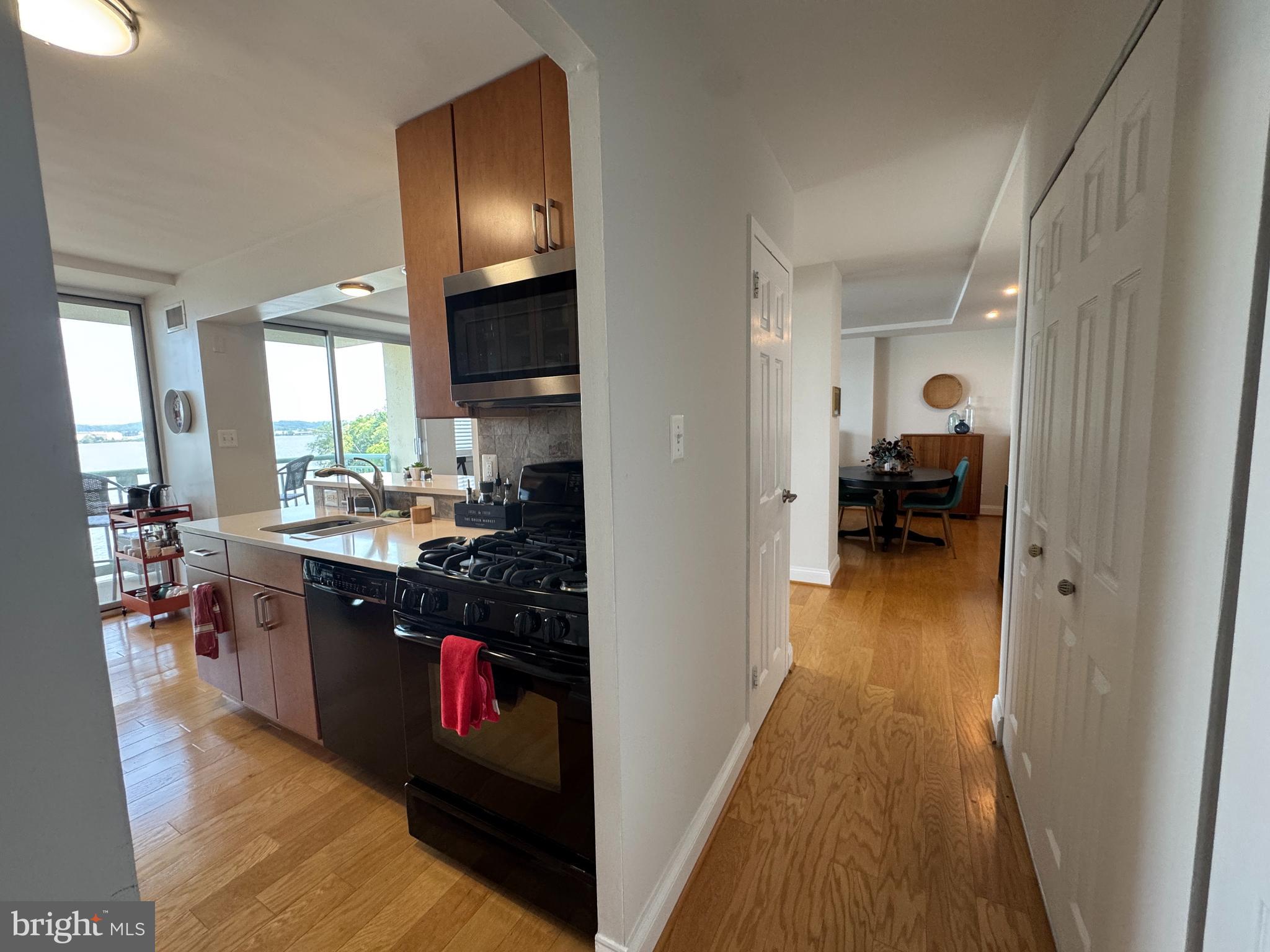 MARINA TOWERS - Residential Lease