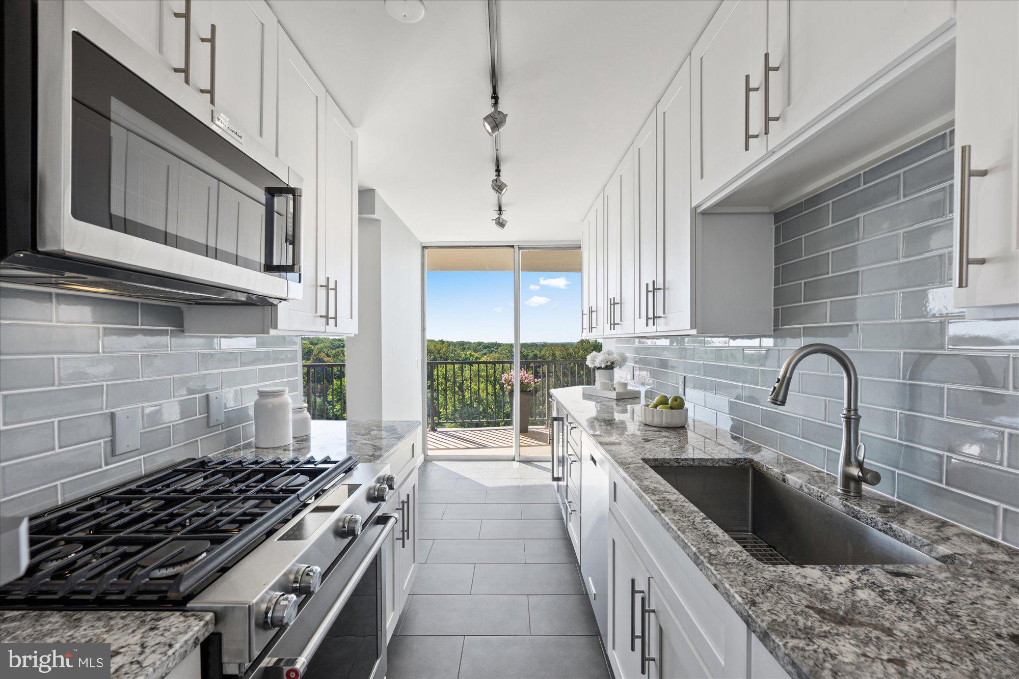 3333 UNIVERSITY BOULEVARD W 1208