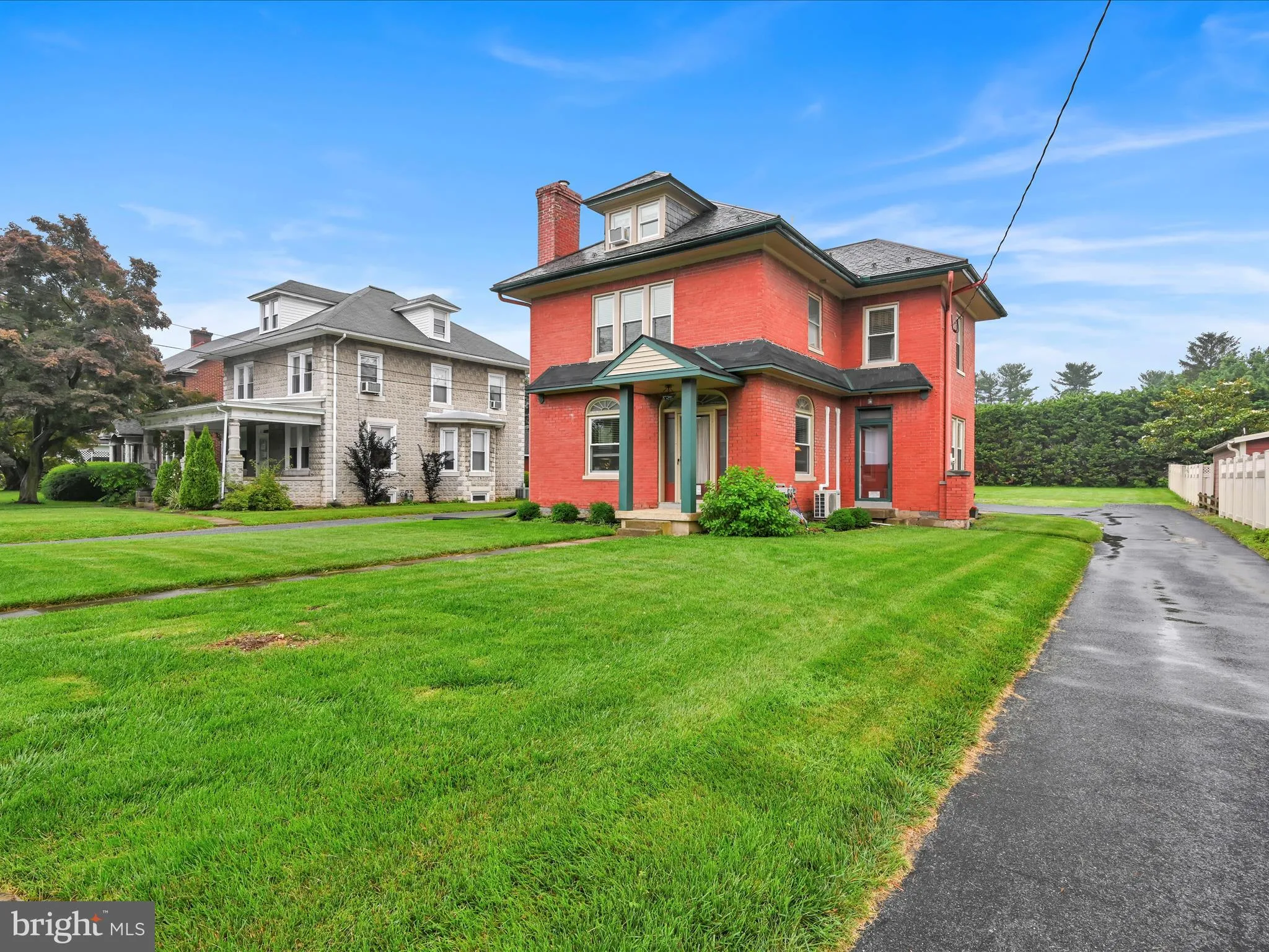 Lancaster, Pennsylvania 17601, United States, 5 Bedrooms Bedrooms, ,2 BathroomsBathrooms,Residential,Pending,205981