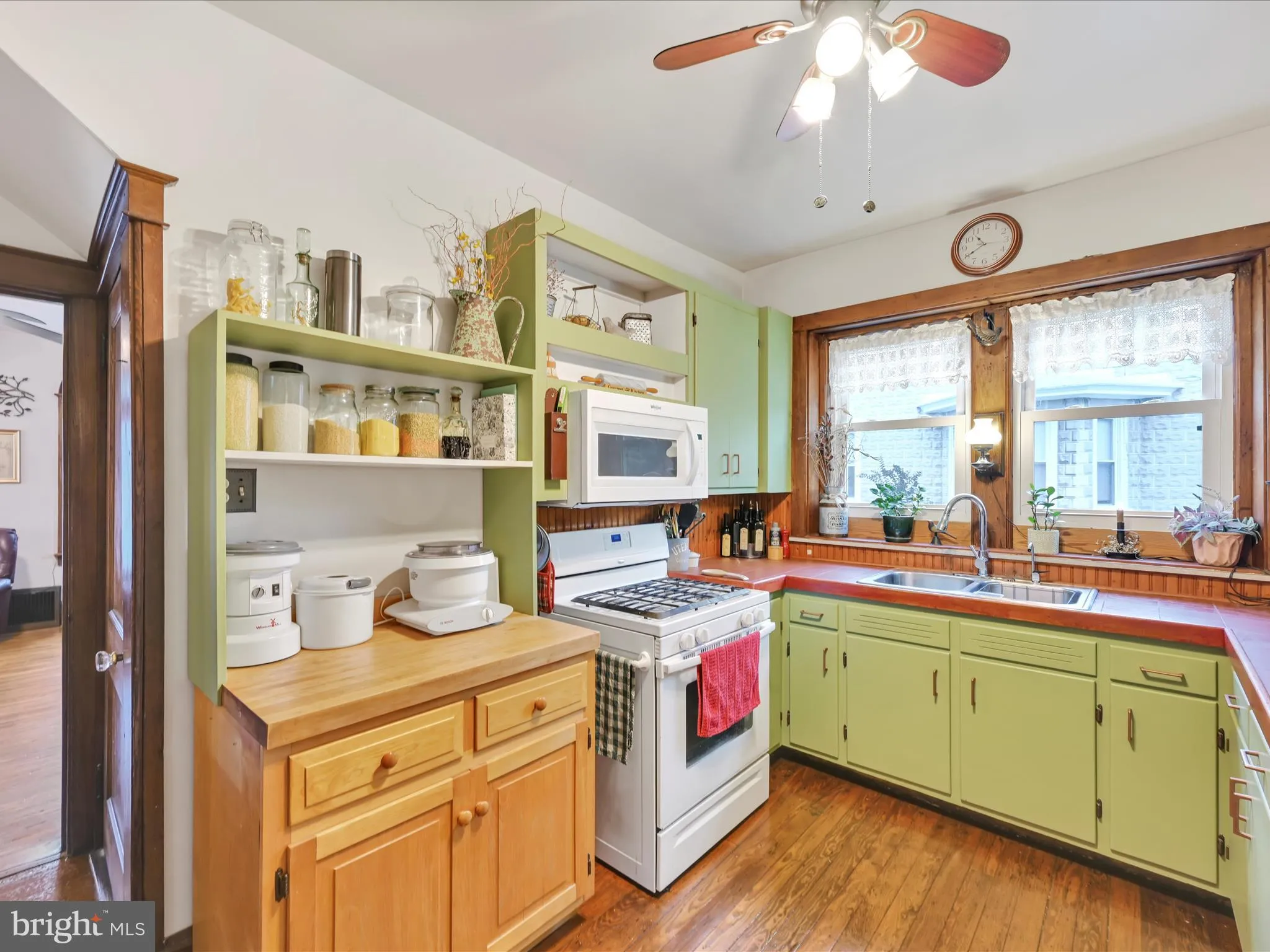 Lancaster, Pennsylvania 17601, United States, 5 Bedrooms Bedrooms, ,2 BathroomsBathrooms,Residential,Pending,205981