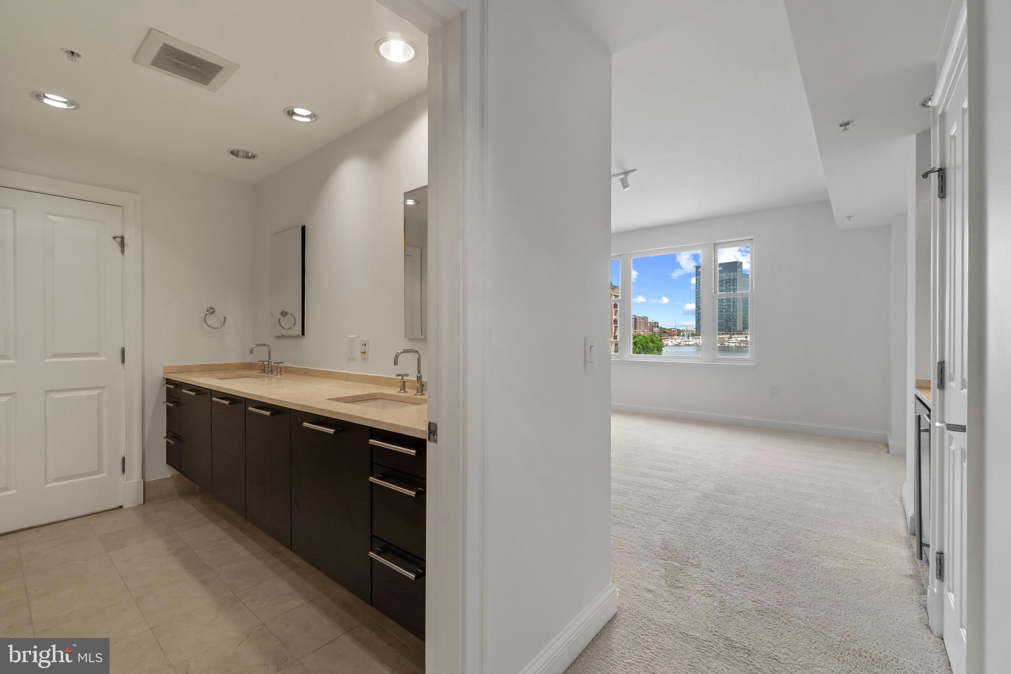 THE RITZ-CARLTON RESIDENCES - Residential