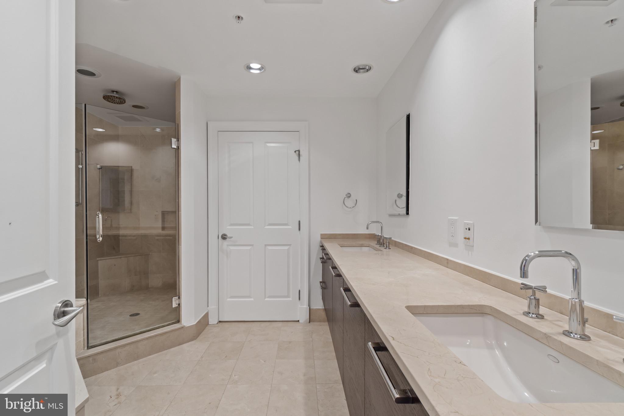 THE RITZ-CARLTON RESIDENCES - Residential