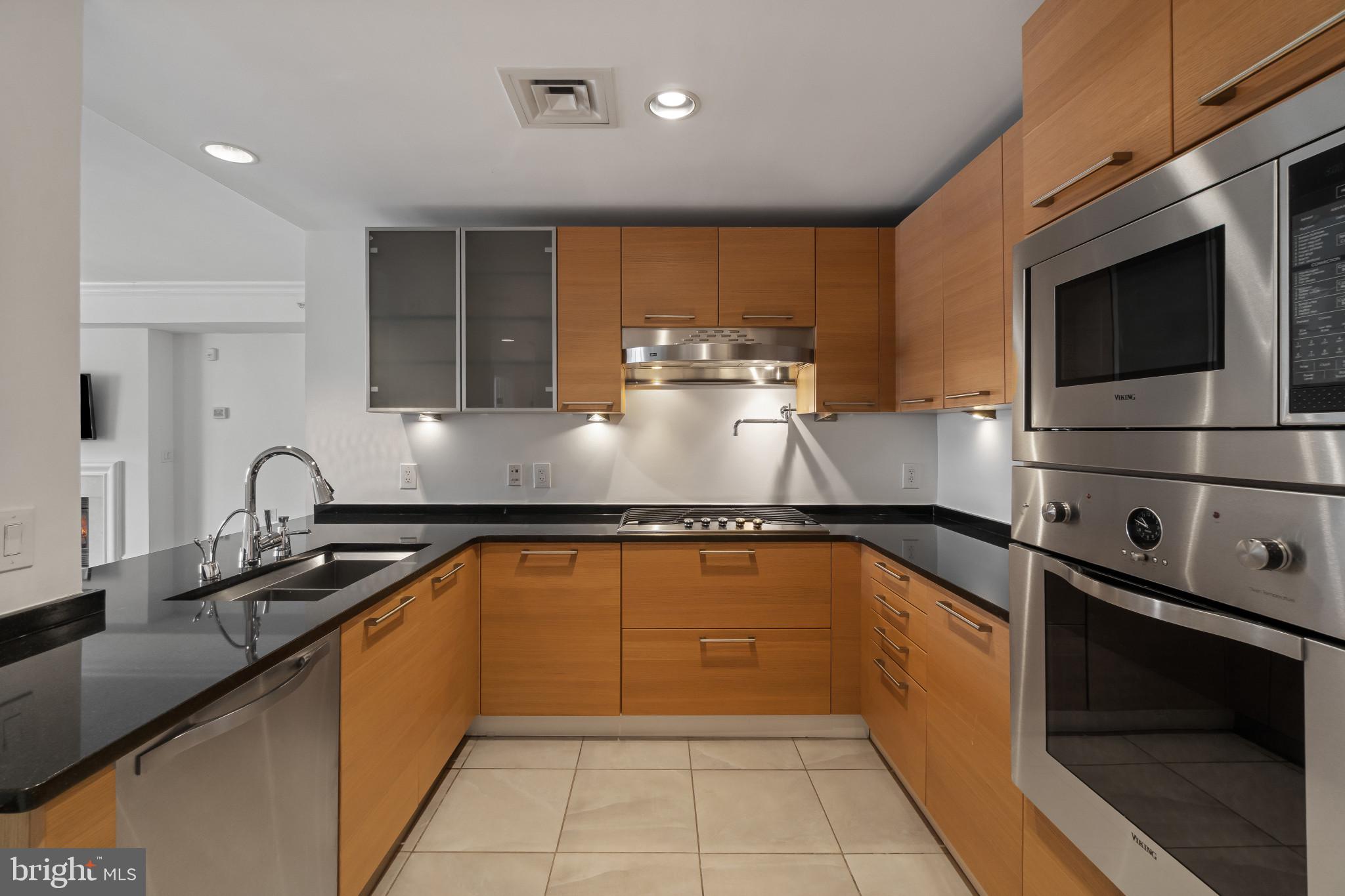 THE RITZ-CARLTON RESIDENCES - Residential