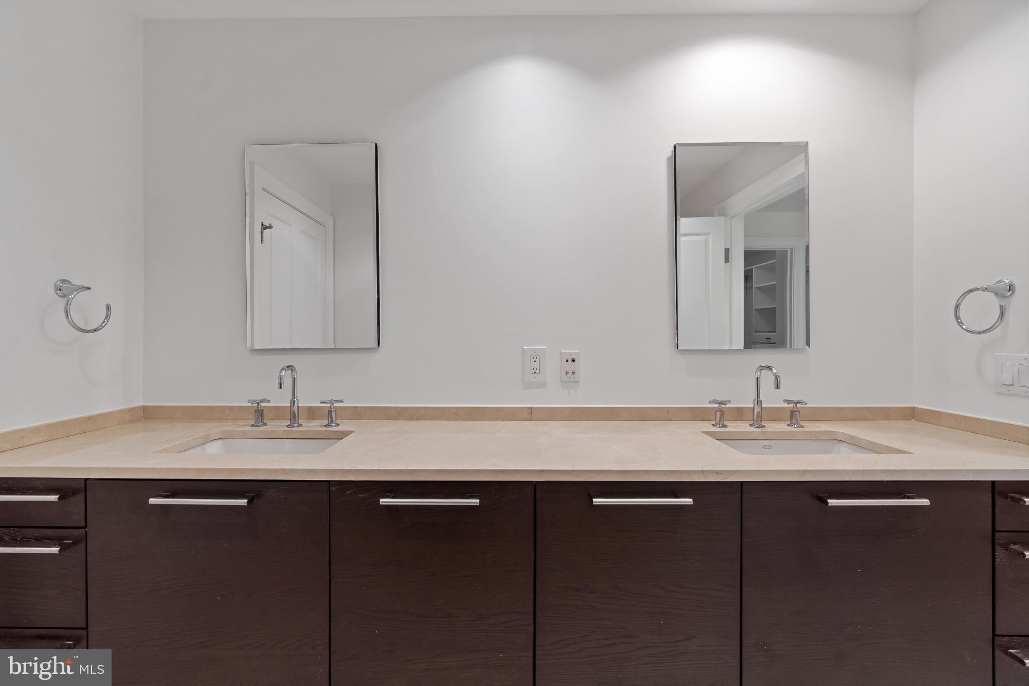 THE RITZ-CARLTON RESIDENCES - Residential