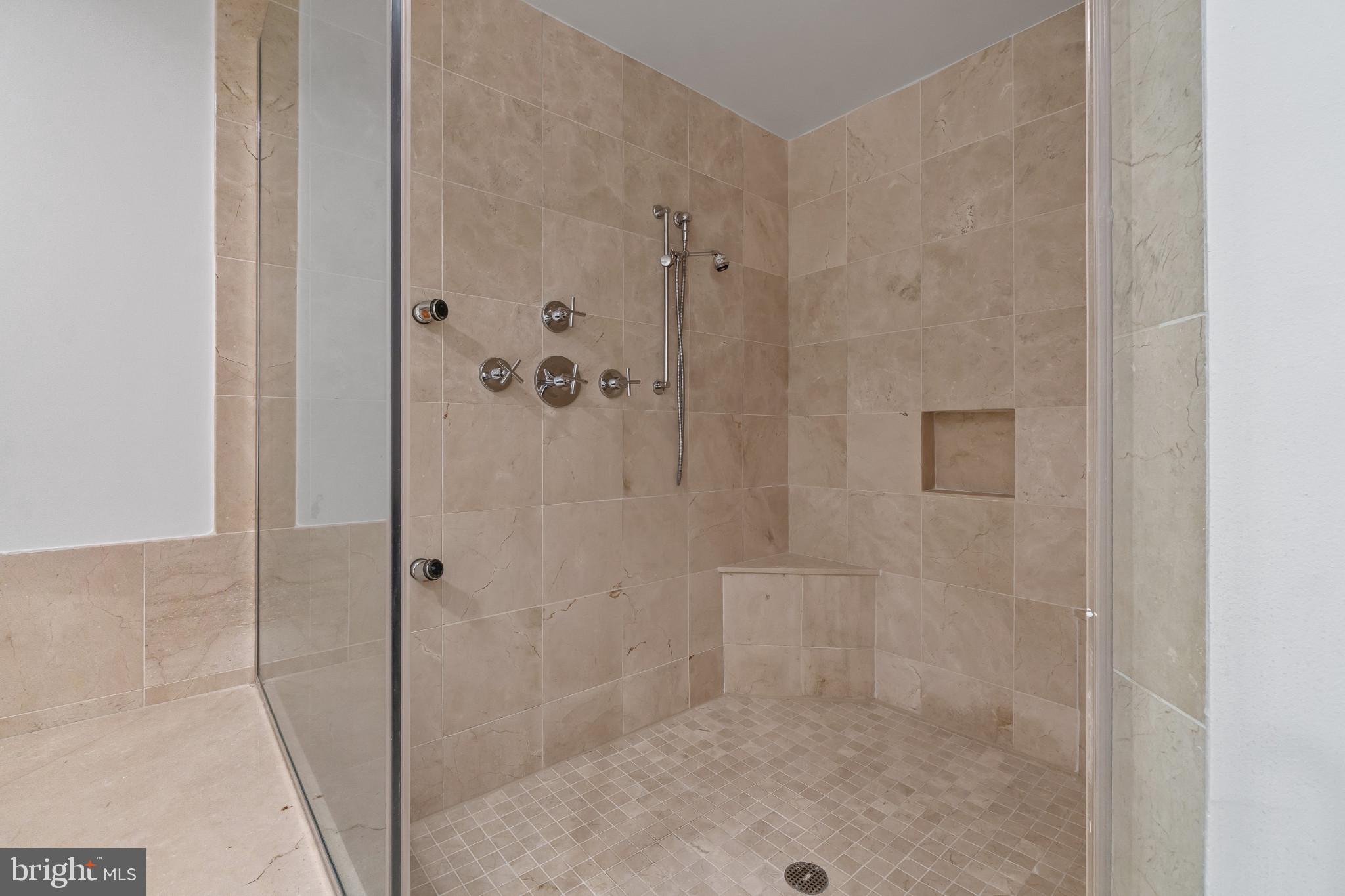 THE RITZ-CARLTON RESIDENCES - Residential