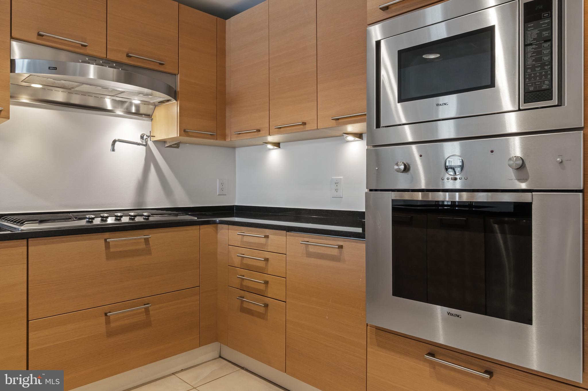 THE RITZ-CARLTON RESIDENCES - Residential