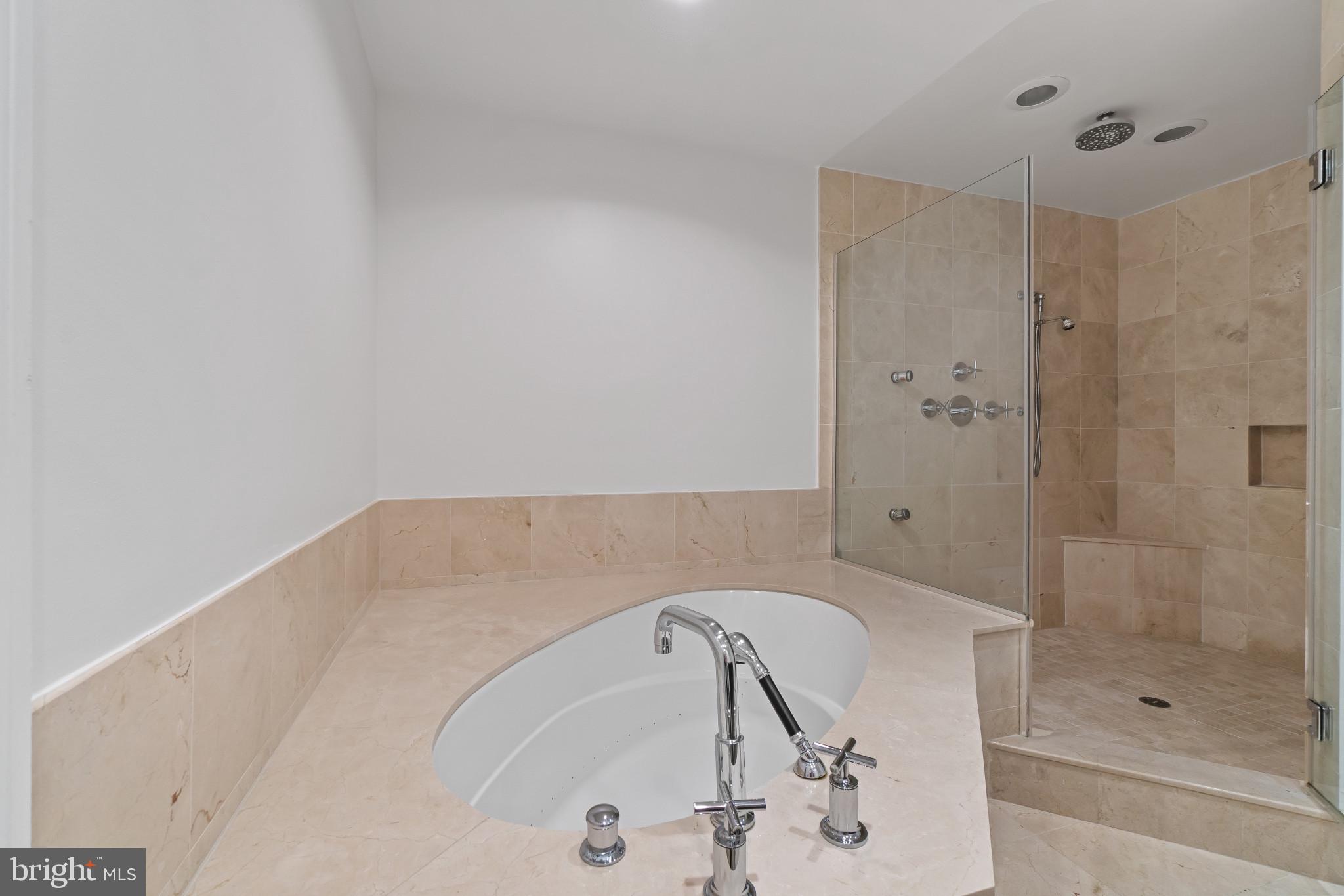 THE RITZ-CARLTON RESIDENCES - Residential