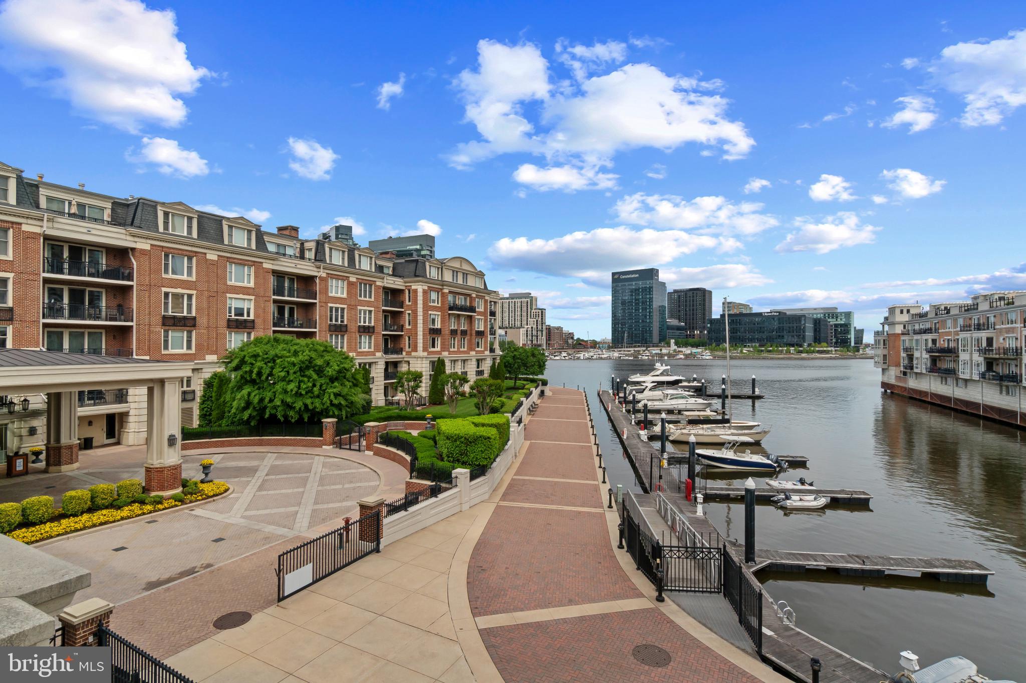 THE RITZ-CARLTON RESIDENCES - Residential