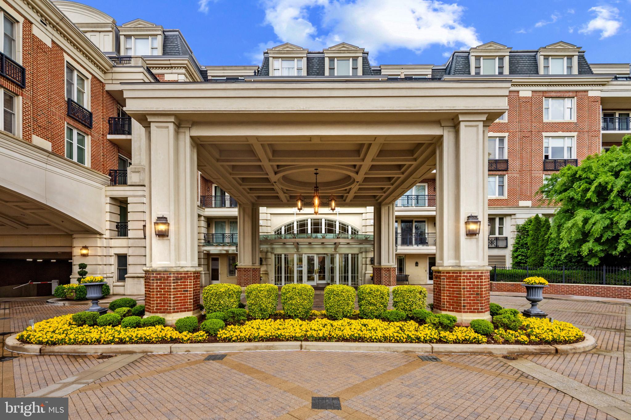THE RITZ-CARLTON RESIDENCES - Residential
