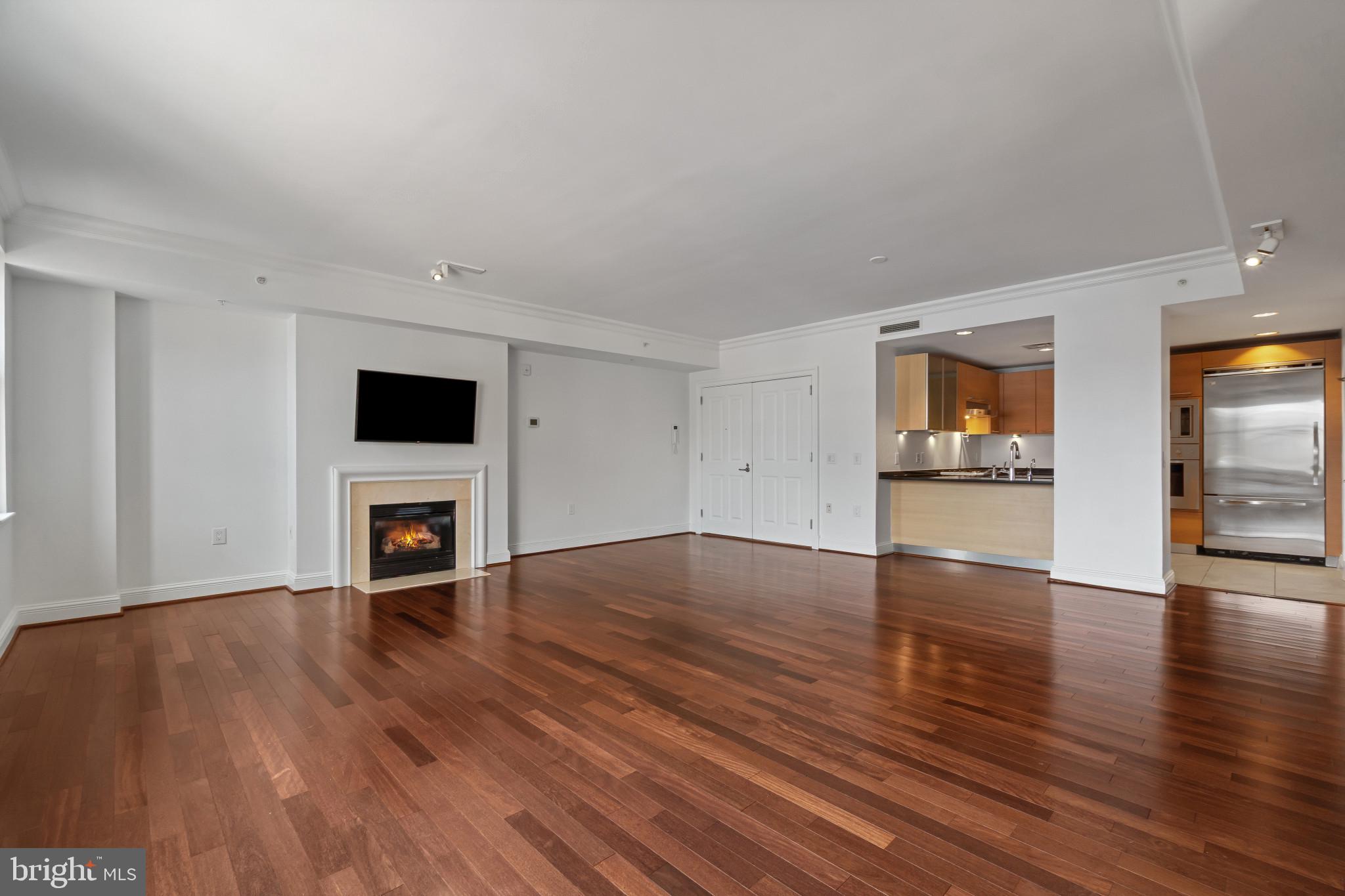 THE RITZ-CARLTON RESIDENCES - Residential