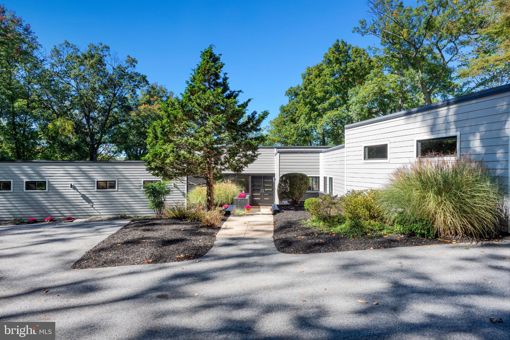 8 CAVESWOOD LANE