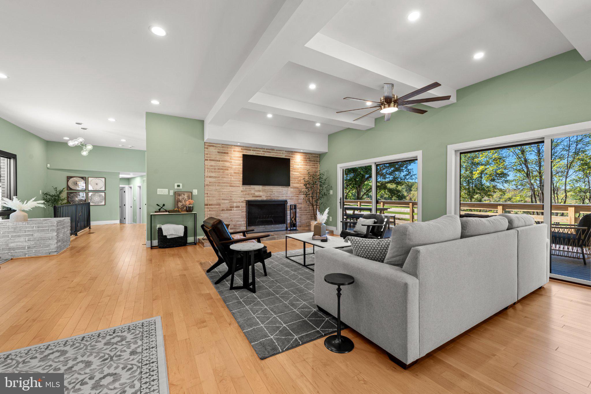 8 CAVESWOOD LANE