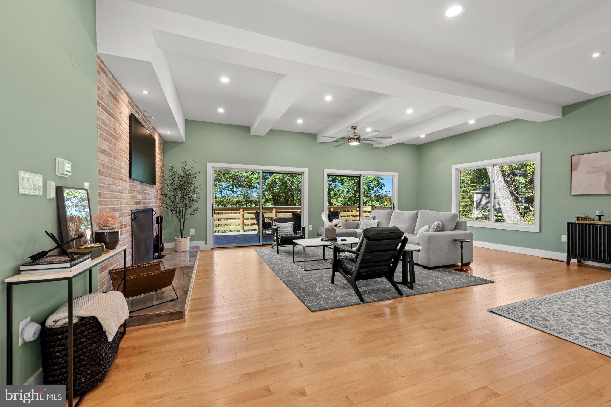 8 CAVESWOOD LANE