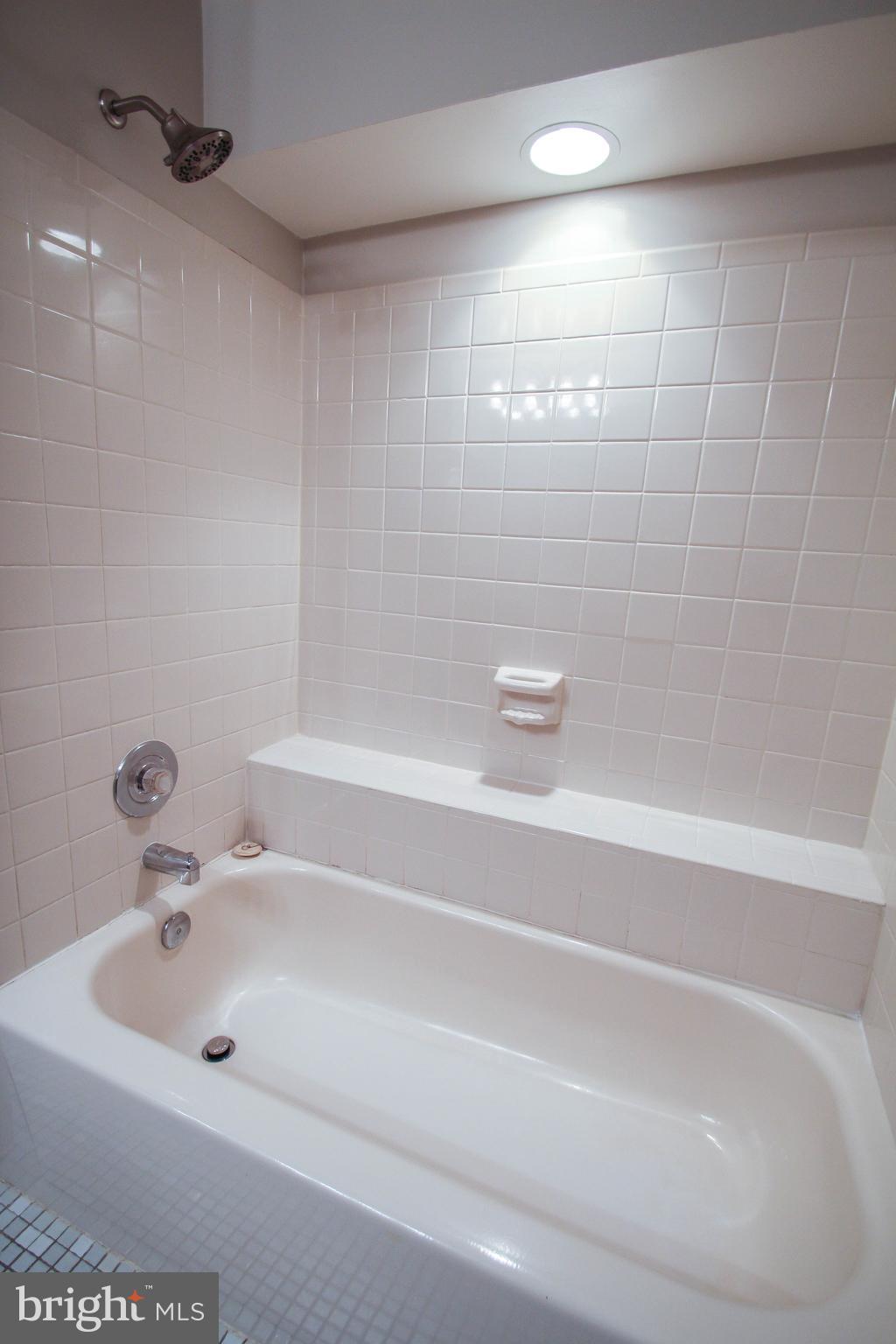 NEWGATE - Residential Lease