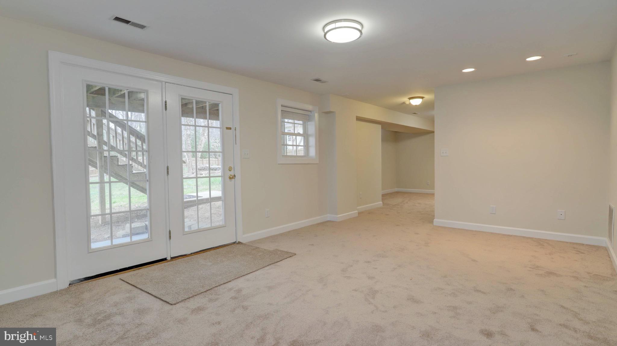 MANSFIELD MANOR - Residential