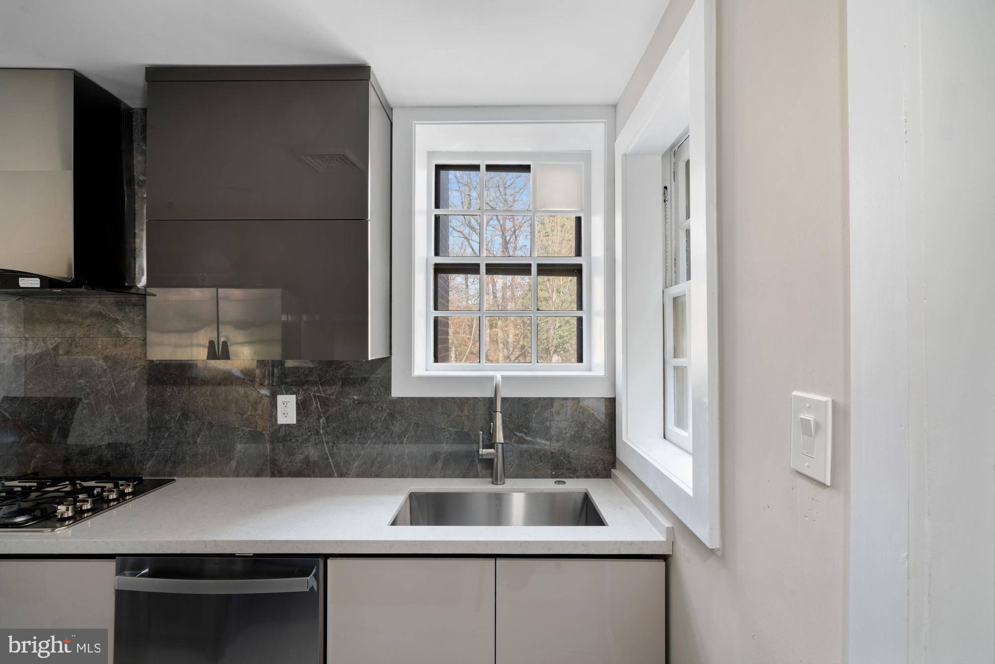 YORKLYNNE MANOR - Residential Lease