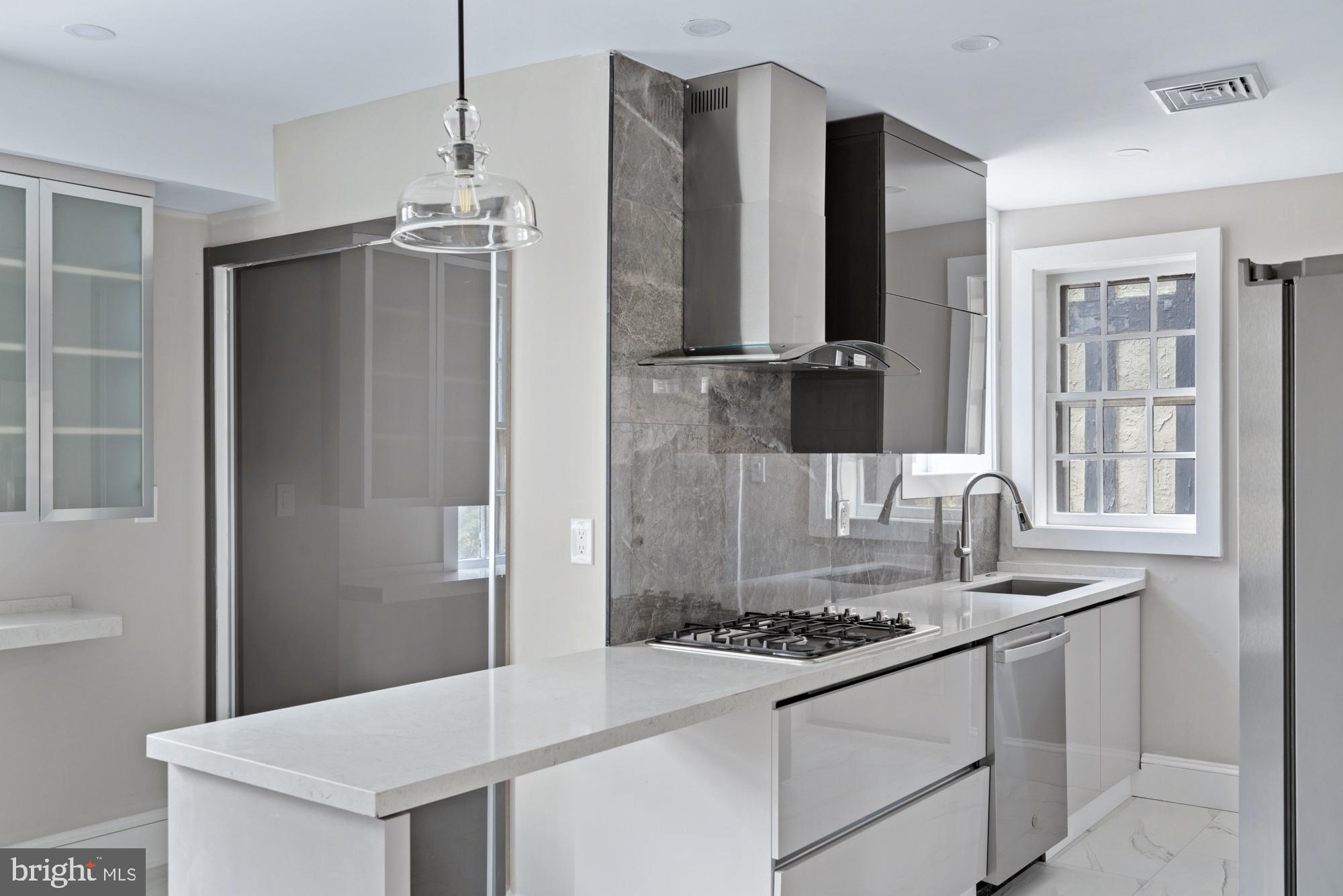 YORKLYNNE MANOR - Residential Lease