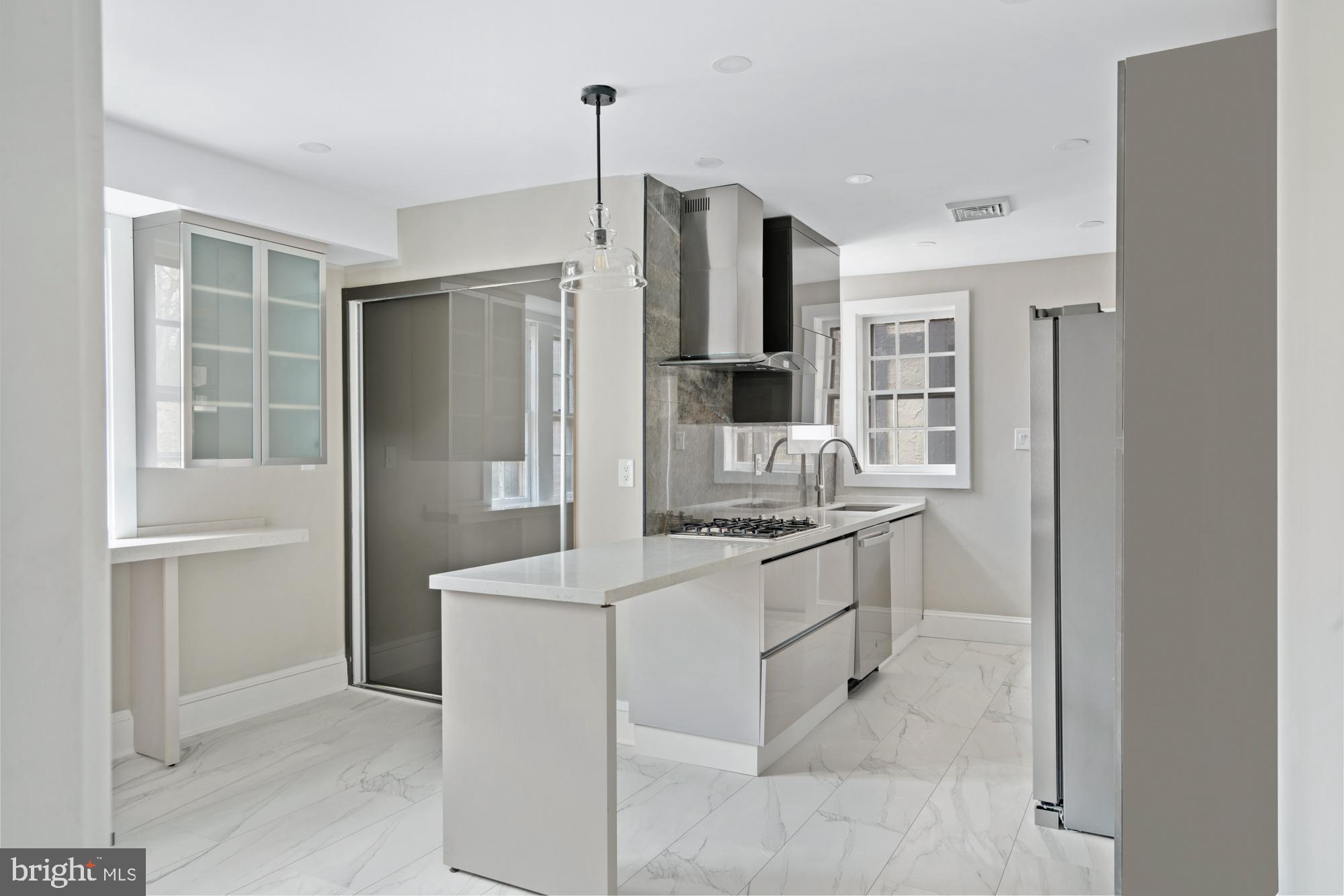 YORKLYNNE MANOR - Residential Lease