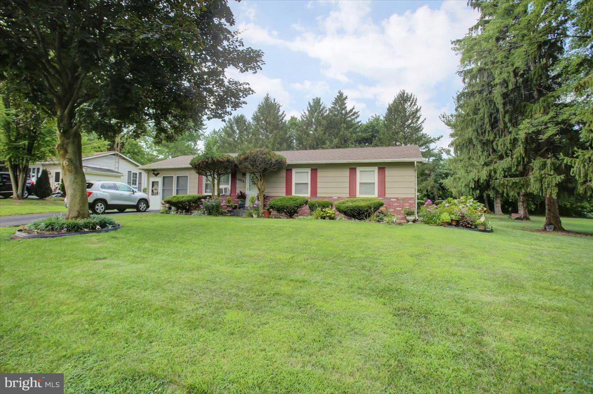 MAUGANSVILLE - Residential