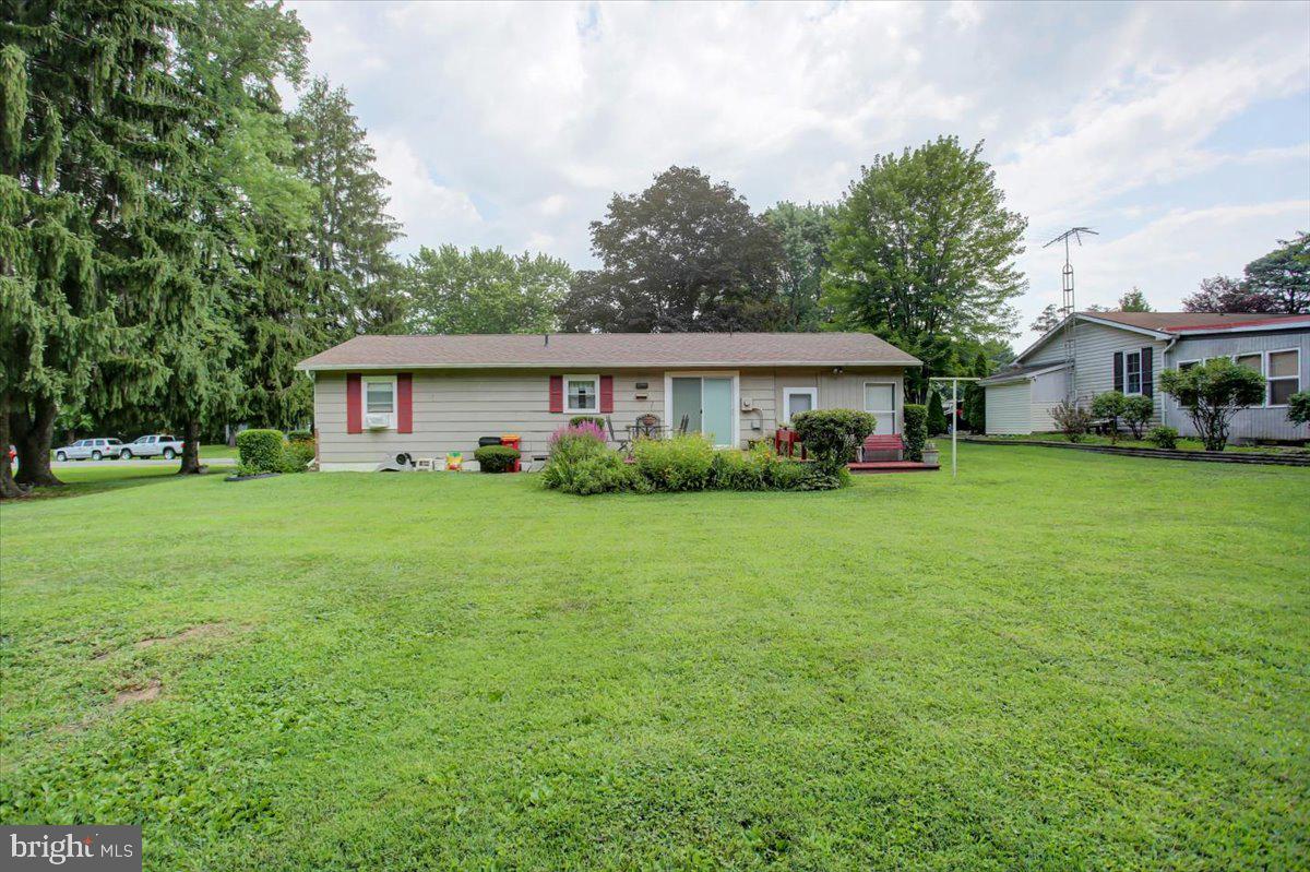 MAUGANSVILLE - Residential