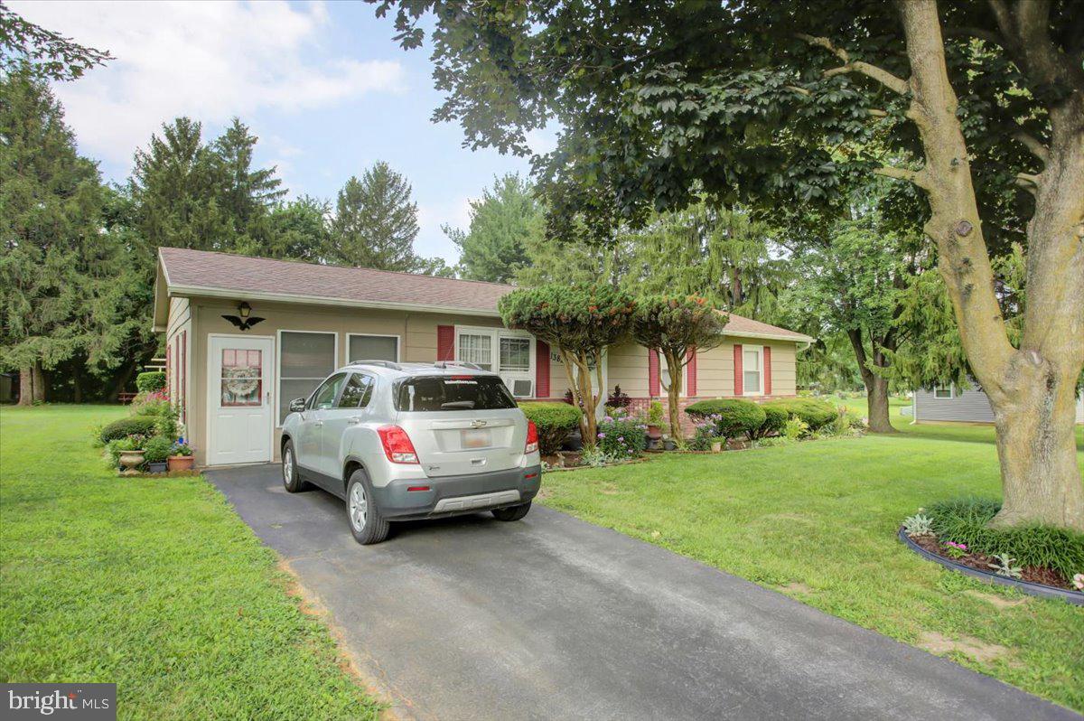 MAUGANSVILLE - Residential