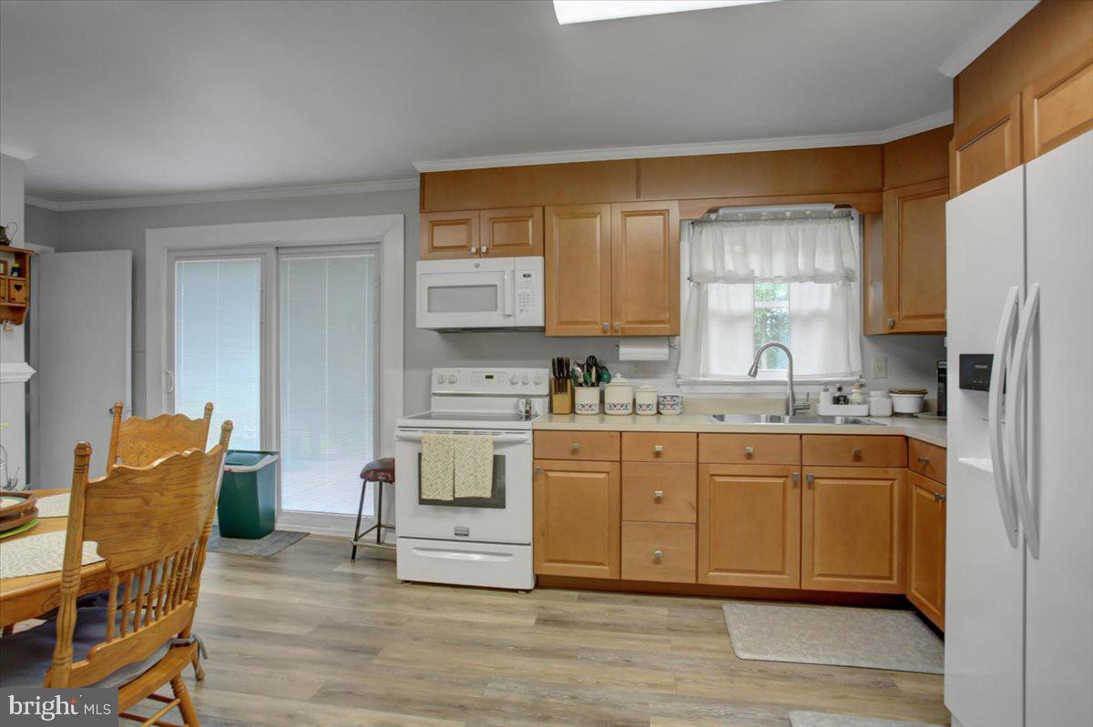 MAUGANSVILLE - Residential