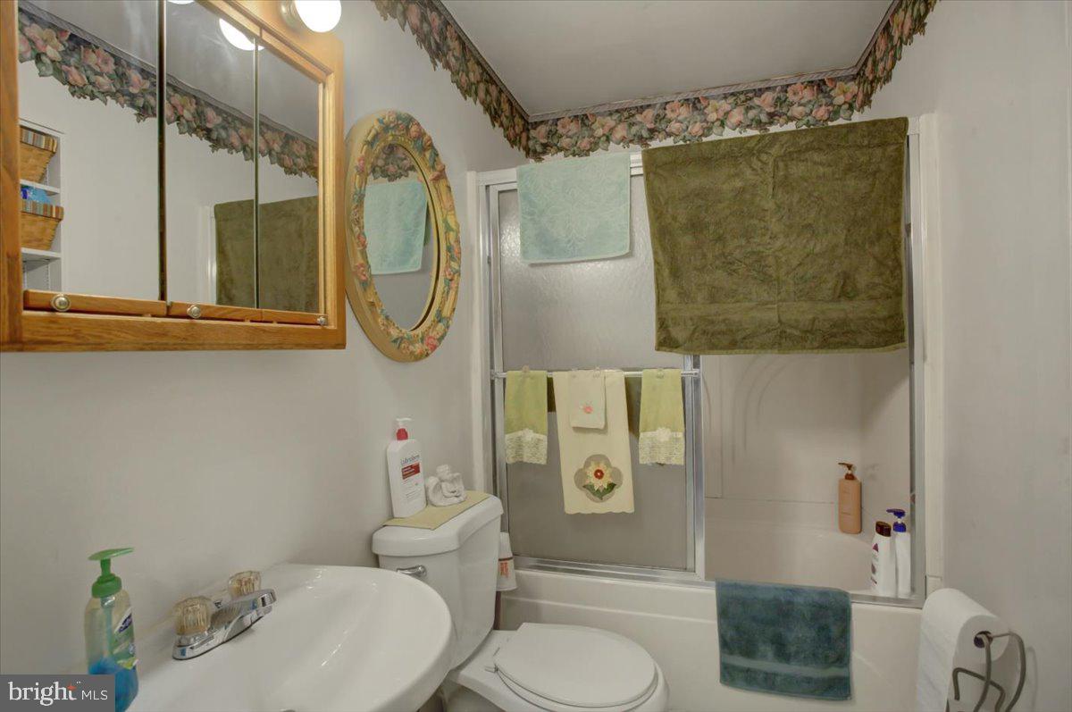 MAUGANSVILLE - Residential