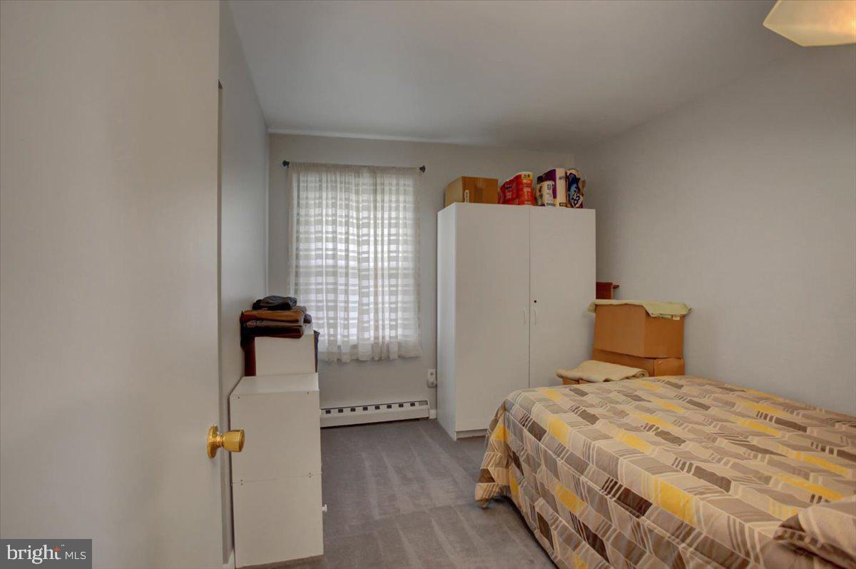 MAUGANSVILLE - Residential