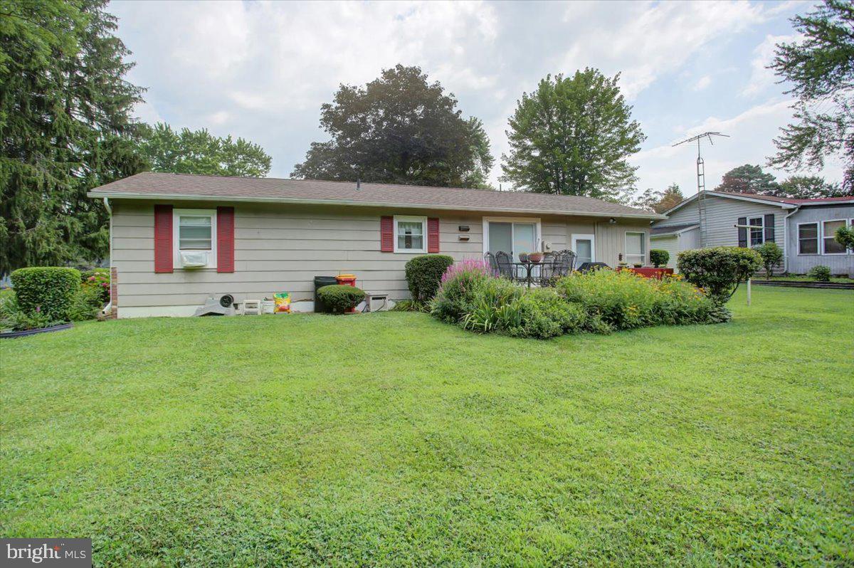 MAUGANSVILLE - Residential