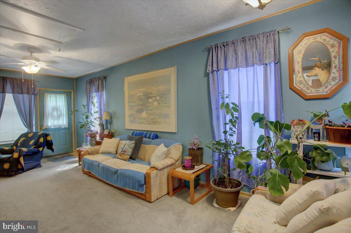 MAUGANSVILLE - Residential